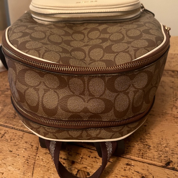 COACH - Large Court Backpack In Signature Canvas. - Picture 6 of 11